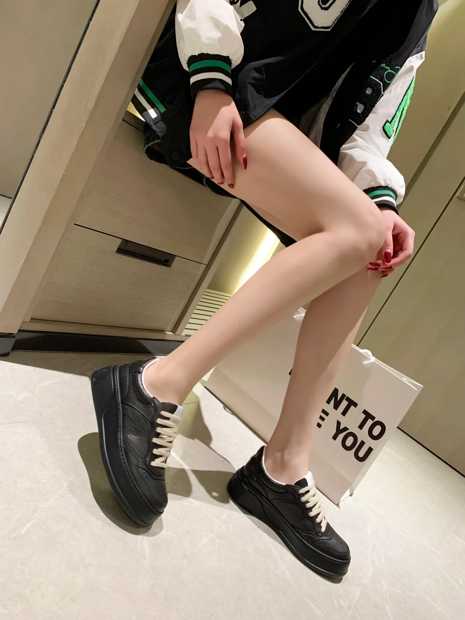 👟👟Ex-factory price 560👟👟 Men's size +10 Gucci2022 spring and summer new casual sports white shoes, purchasing version of the original version with a one-to-one molded IP light material sole! Upper calfskin, lining calfskin, foot pads calfskin. Complete purchasing version. Code number: female 35-40#, male 39-44# (45 customized)